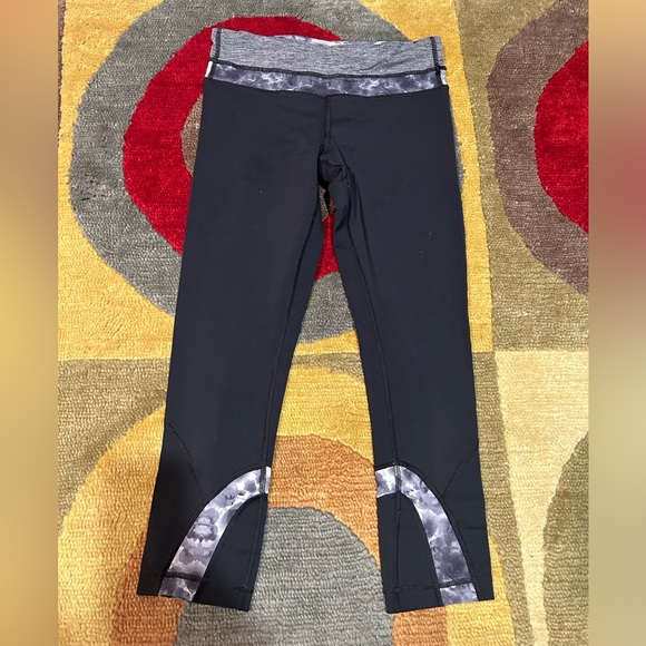 Lululemon Run Inspire Crop II Brisk Bloom Black Leggings Flawed See Pics Size 4 - Picture 1 of 7